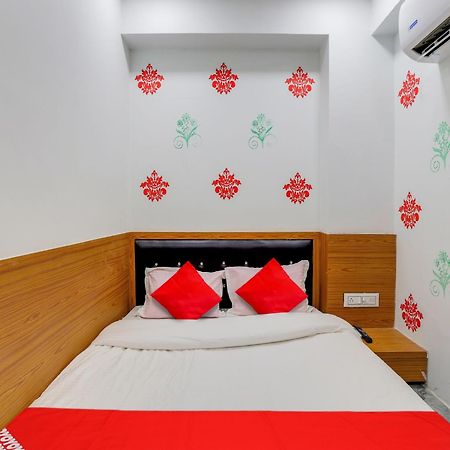 Hotel O Green City Surat Bagian luar foto