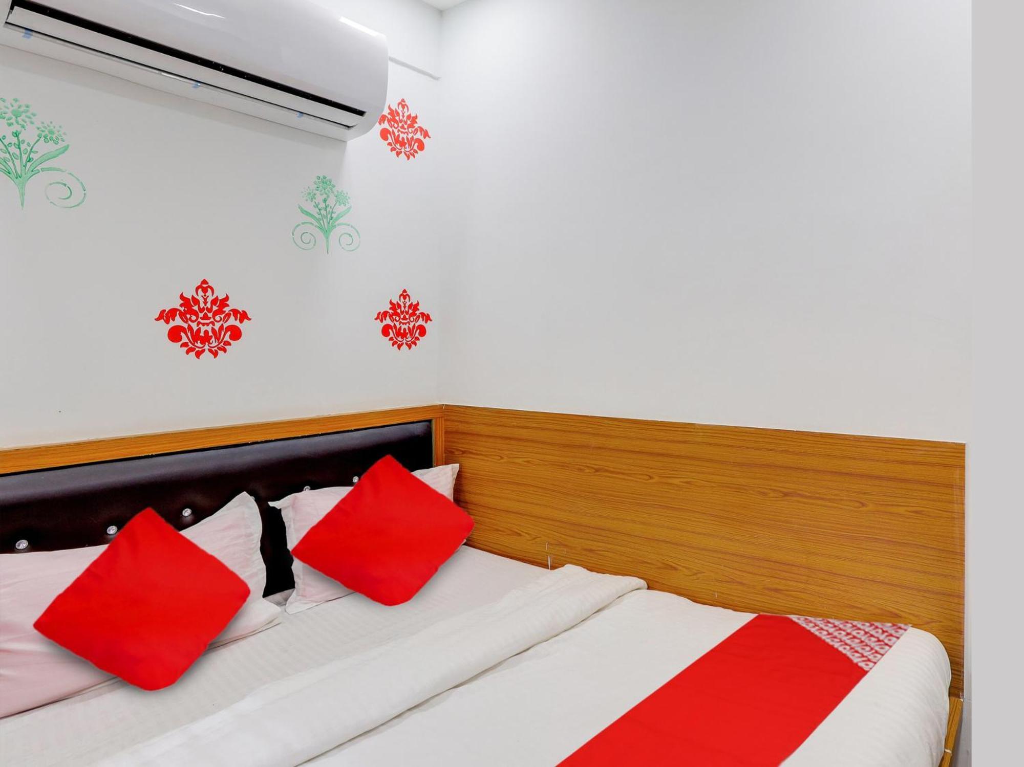 Hotel O Green City Surat Bagian luar foto
