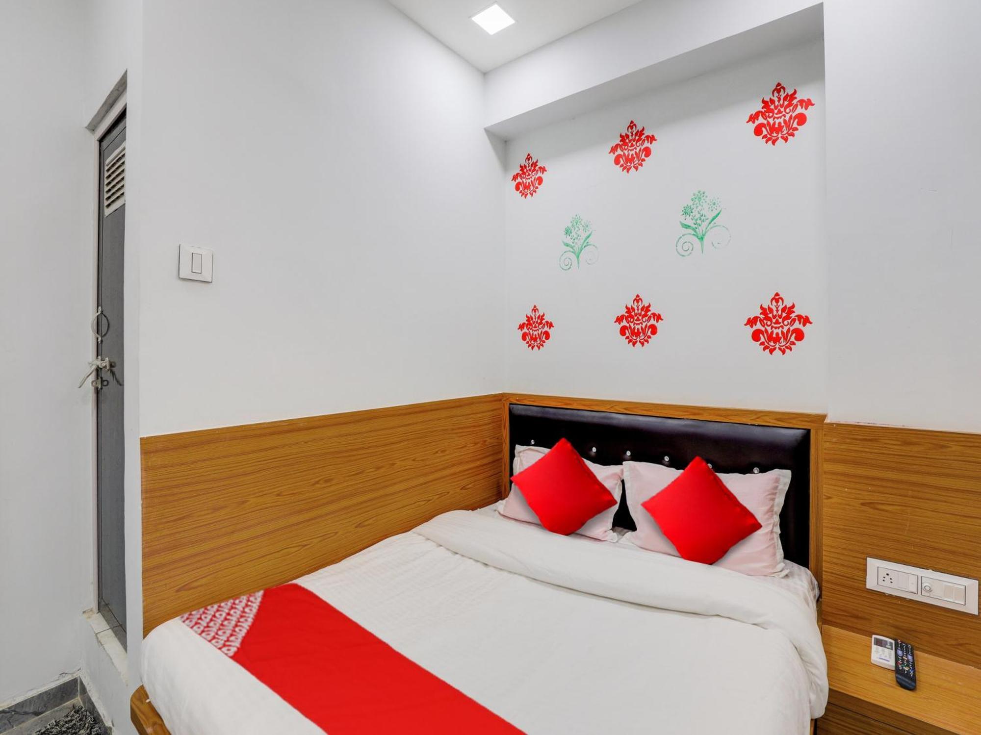 Hotel O Green City Surat Bagian luar foto