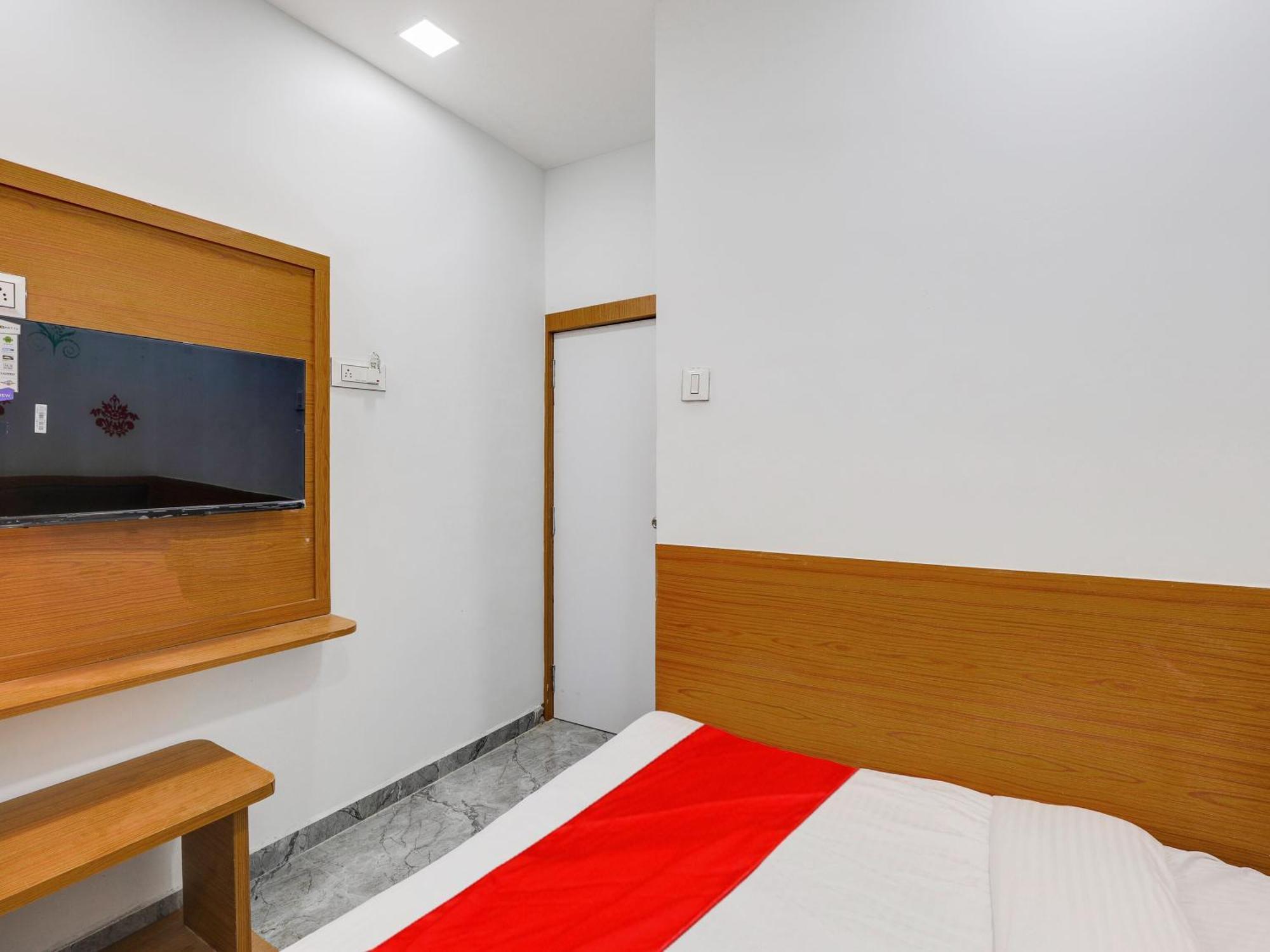 Hotel O Green City Surat Bagian luar foto